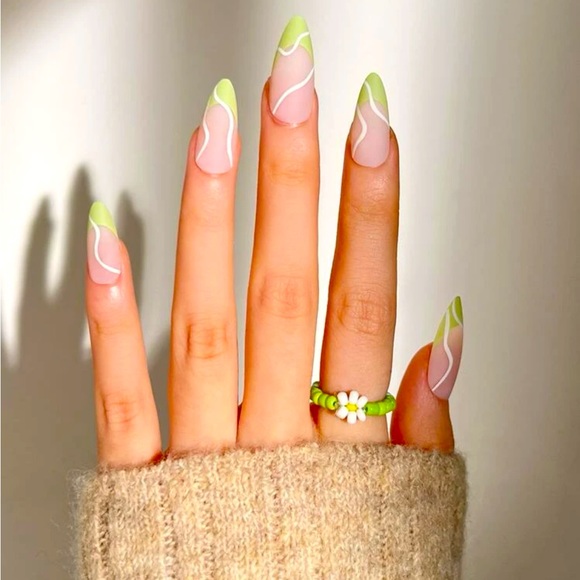 Light Green & White Abstract Swirl Press On Nails 💅🏼 💚🤍 - Picture 1 of 5